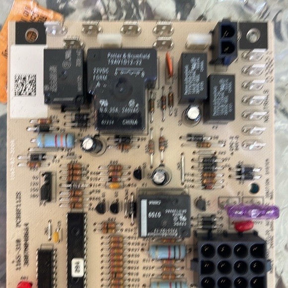 Goodman PCBBF112 Furnace Control Circuit Board 1165-83-300A - Picture 3 of 6